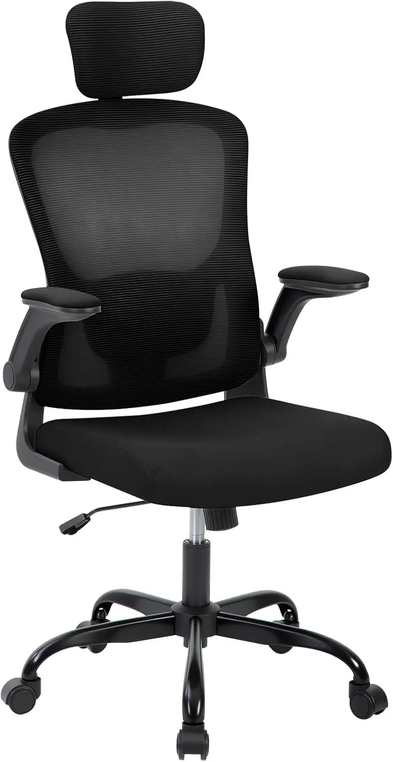 Chaise de bureau ergonomique noire, vue de trois quarts, piétement métal